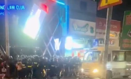 Hàng trăm cảnh sát kiểm tra quán bar ở TPHCM 