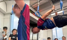 Vì sao chưa thể xử lý người đàn ông vô tư 'hít xà đơn' trên metro TPHCM?