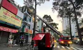 TPHCM: Cứu 6 người trong căn nhà bốc cháy lúc rạng sáng