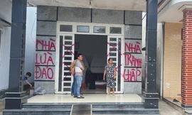 Điều tra vụ nhóm người thay ổ khóa, vẽ bậy lên nhà dân ở TPHCM 