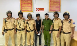 Bắt kẻ trốn truy nã trên xe khách từ miền Tây đi TPHCM 