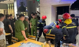30 phút cứu 9 người kẹt trong thang máy nhà hàng ở TPHCM