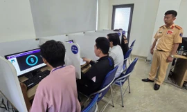 Công an TPHCM tổ chức kỳ thi sát hạch, cấp giấy phép lái xe đầu tiên