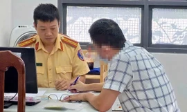 Xử phạt tài xế tự gắn đèn ưu tiên trên ô tô cá nhân 