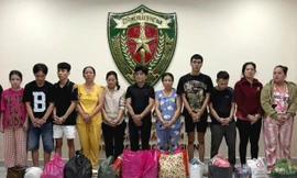 Phá đường dây sản xuất gần 70.000 chai dầu gió giả ở TPHCM 