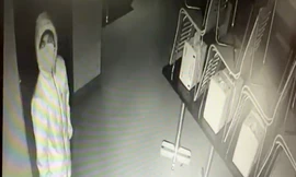 Kẻ trộm dùng băng keo trói bảo vệ nhà hàng ở TPHCM