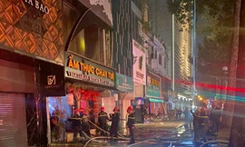 Cảnh sát hướng dẫn 23 người thoát khỏi vụ cháy nhà hàng 4 tầng ở trung tâm TPHCM 