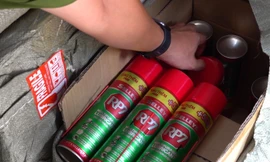 Bắt quả tang đối tượng vận chuyển 2.400 bình xịt chống gỉ sét giả 
