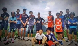 Vì sao đội bóng đá Thái Lan sống sót trong hang?