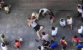 Gói bưu phẩm phát nổ khiến nhiều người bị thương 