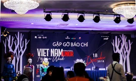 Sân khấu buổi gặp gỡ báo chí công bố "Tuần lễ thời trang trẻ em quốc tế Việt Nam"
