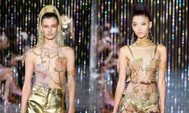 Người mẫu để ngực trần trình diễn thời trang gây xôn xao