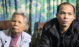 Bà Ðặng Thị Nga và con trai Trịnh Huy Dương