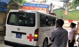 Xe cứu thương liên tục đưa thi thể nạn nhân ở đêm nhạc hội về quê