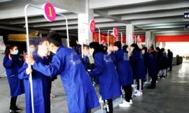 Dân mạng phẫn nộ công ty cho thi hôn để ăn mừng được quay lại làm sau cách ly