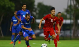 Martin Lo (số 10) ăn mừng bàn thắng mở tỷ số vào lưới Kitchee tối 14/8. 