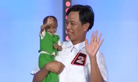 Câu chuyện về cậu bé 11 tuổi nhưng chỉ cao 60 cm, nặng 3,9 kg gây xúc động