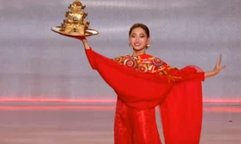 VIDEO: Lương Thùy Linh múa mâm điêu luyện tại chung kết Miss World