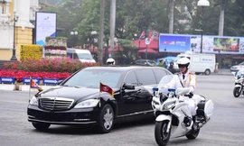 Đoàn xe Tổng thống Trump và Chủ tịch Kim đến thượng đỉnh ngày thứ hai