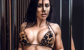 Mary Molloy là một người mẫu thể hình nổi tiếng mạng xã hội. 