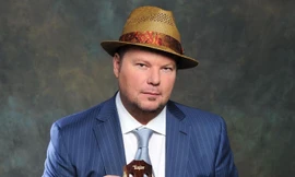 Showbiz 18/4: Ca sĩ nằm liệt giường vì COVID-19