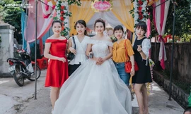 Ảnh cô dâu Nghệ An rửa bát sau đám cưới gây ý kiến trái chiều