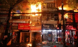 Hiện trường 10 căn nhà bị lửa thiêu rụi trên phố Hà Nội