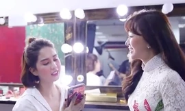 Ngọc Trinh gây 'bão' mạng với màn song ca ngẫu hứng cùng Hari Won