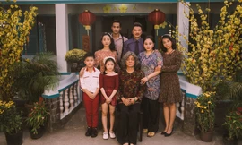 Vũ Hà rưng rưng vì thấy gia đình 4 thế hệ trong dự án Tết của Mr Đàm