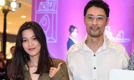 Mới đây, Johnny Trí Nguyễn bất ngờ xuất hiện trong một buổi ra mắt phim sau một thời gian khá dài "ở ẩn". Đi cùng anh là bạn gái Nhung Kate. 