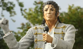 Tượng Michael Jackson bị di dời, làn sóng tẩy chay khắp nơi sau phim tố ấu dâm