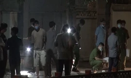 Khám nghiệm hiện trường nơi phát hiện thi thể nạn nhân 