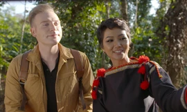 Hình ảnh H’Hen Niê rạng rỡ ngồi công nông giữa núi trời Tây Nguyên gây 'sốt'