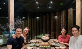 Showbiz 6/1: Vì sao bức ảnh chung của Chi Bảo và vợ cũ bị đem ra 'mổ xẻ'?