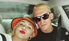'Gái hư' Miley Cyrus chia tay Cody Simpson sau 10 tháng yêu nhau
