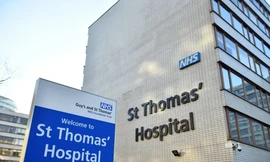 Vương quốc Anh đối phó Covid-19