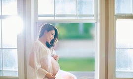 Ca sĩ Thanh Thảo sinh con gái ở tuổi U50