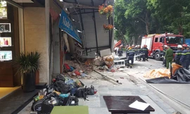 Hiện trường vụ sập tường nhà cạnh hồ Gươm