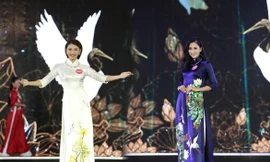 Clip: Thí sinh Chung khảo phía Bắc HHVN khoe dáng trong tà áo dài