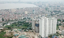 Từ ban công các căn hộ 3 phòng ngủ hướng Đông của EcoLife Tây Hồ đều có ban công, cửa sổ nhìn ra Hồ Tây 