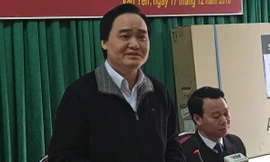 Bộ trưởng Giáo dục lên án Hiệu trưởng lạm dụng học sinh nam