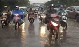 Bản tin 8H: Nắng nóng ở Bắc Bộ giảm dần, Hà Nội có mưa rào và dông vài nơi