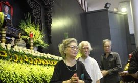 Các nghệ sĩ đau buồn chia sẻ về NSƯT Hoàng Yến trong lúc tiễn biệt bà