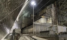 Quang cảnh bên trong quan tài thép mới bao trùm nhà máy Chernobyl. Ảnh: AFP. 