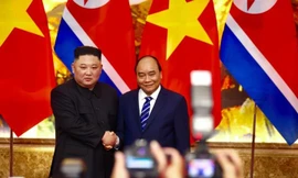 Thủ tướng Nguyễn Xuân Phúc tiếp Chủ tịch Kim Jong Un