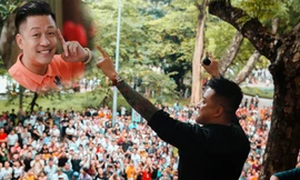 Hàng trăm người tụ tập xem Tuấn Hưng biểu diễn trên ban công quán cafe