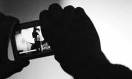 Dọa tung clip nóng để tống tiền sau khi chia tay người yêu