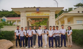 Sách quý truyền cảm hứng tới các cán bộ chiến sĩ trên Quần đảo Thổ Chu