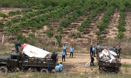 Hiện trường vụ rơi máy bay quân sự ở Khánh Hòa. Ảnh: Công Hoan