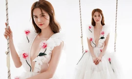 Ngắm Ngọc Trinh sexy hết cỡ với đầm công chúa không nội y 